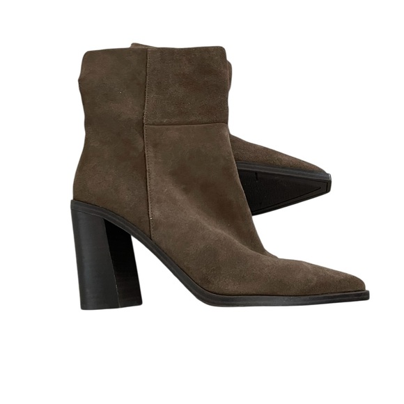 Steve Madden
Women's Brown Silvee Snip Toe Boot Size 9.5 - Picture 4 of 8